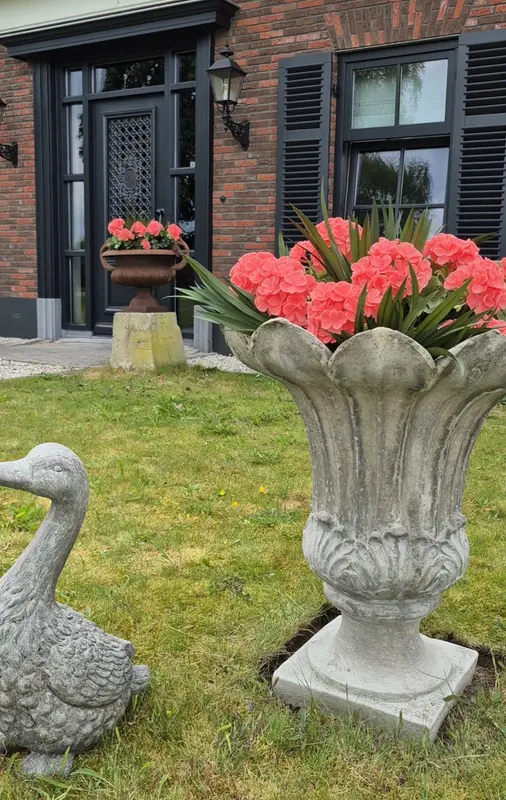 Betonnen vaas tulp - B60xH70 cm