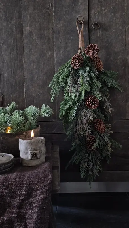 Ceder toef mix met dennenappels - 75 cm
