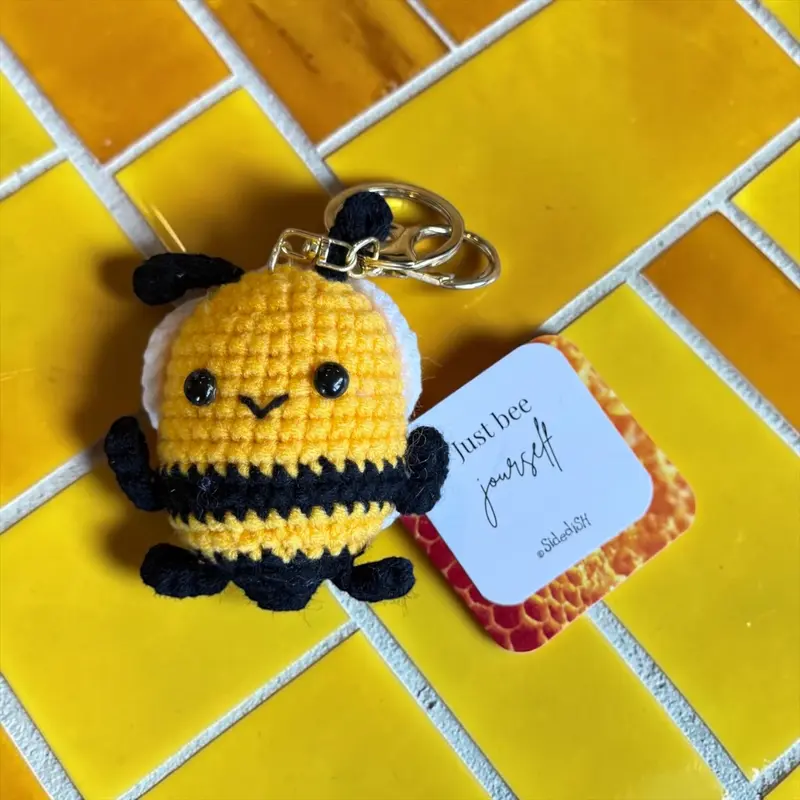 Gehaakt bijtje - Just Bee Yourself met sleutelhanger