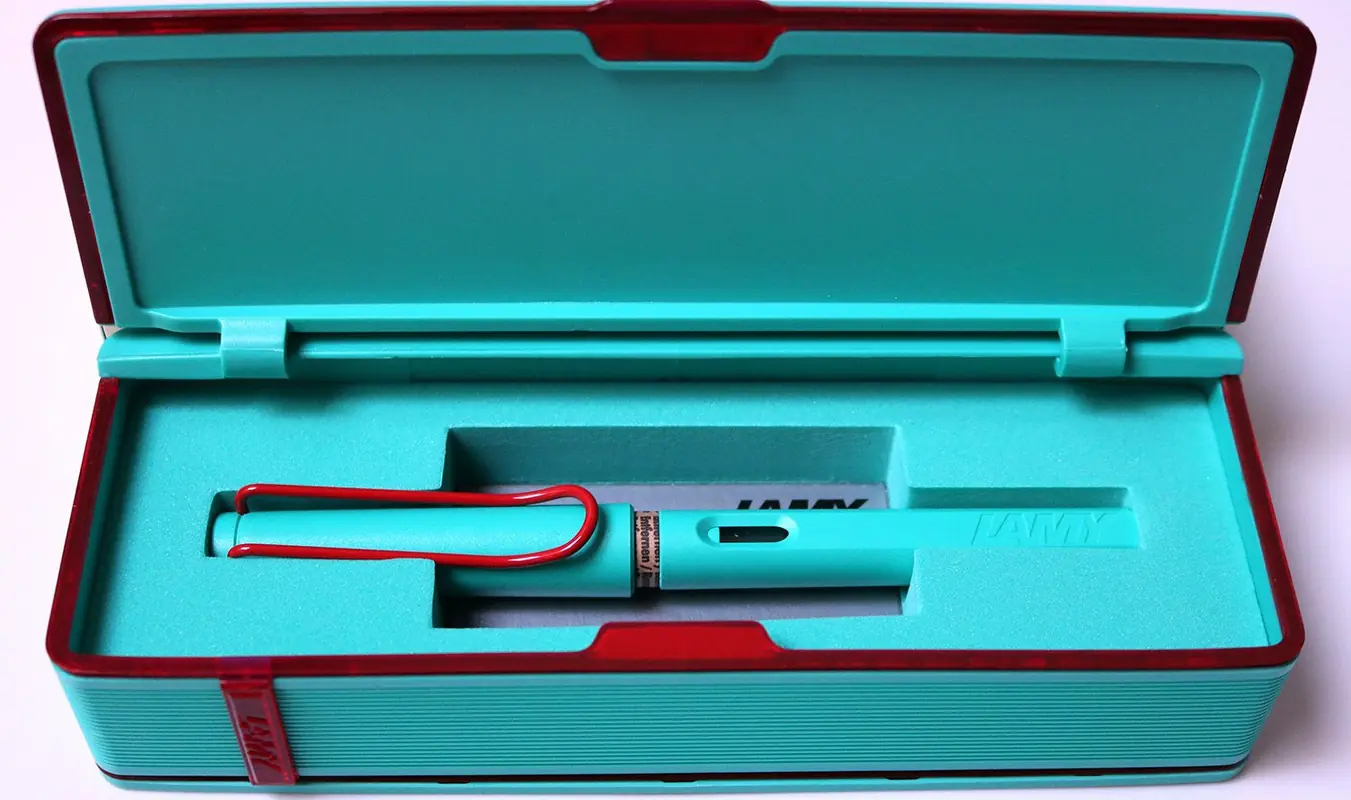 LAMY safari Candy Aquamarine with red clip