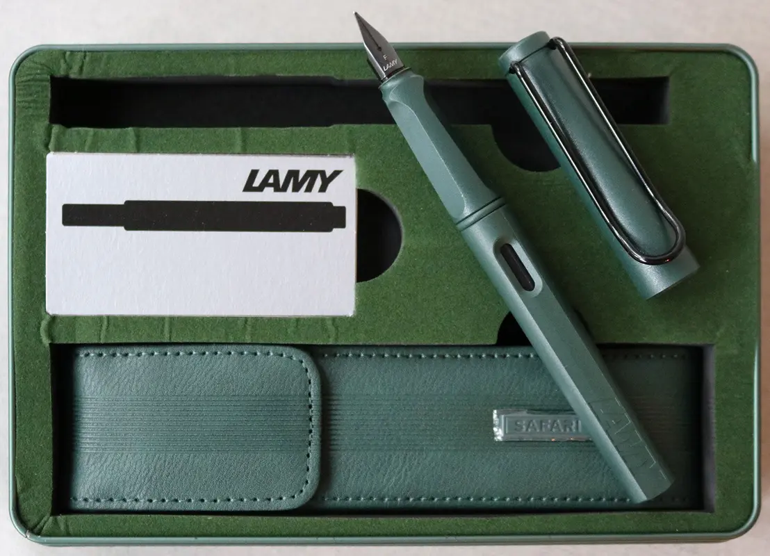 LAMY safari dark nightgreen fountain pen (Special Edition)