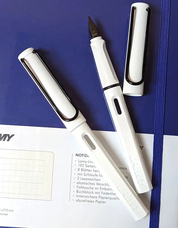 LAMY safari white with a black clip fountain pen