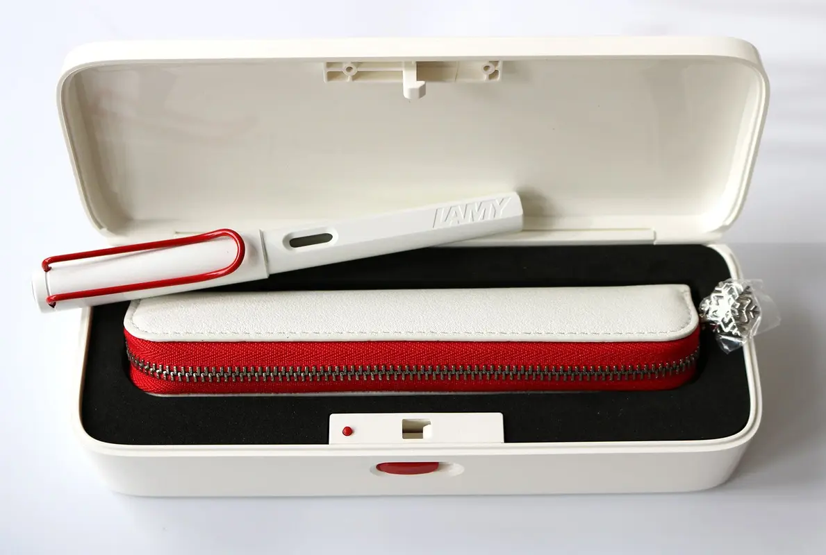 LAMY safari white with  red clip and pencase