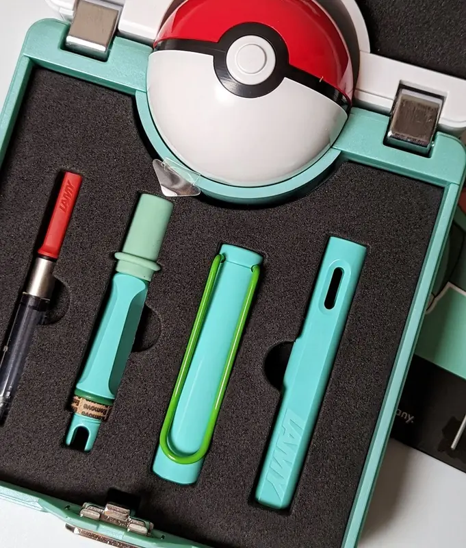 LAMY safari x Pokemon Bulbasaur special edition