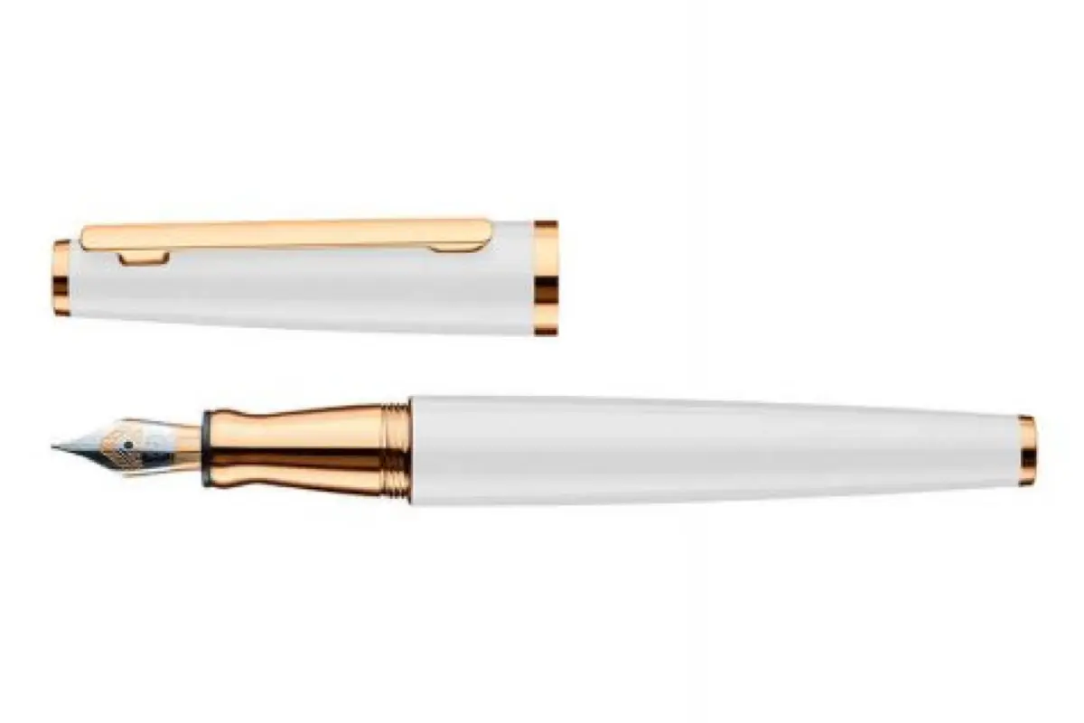 Otto Hutt D06 White vulpen