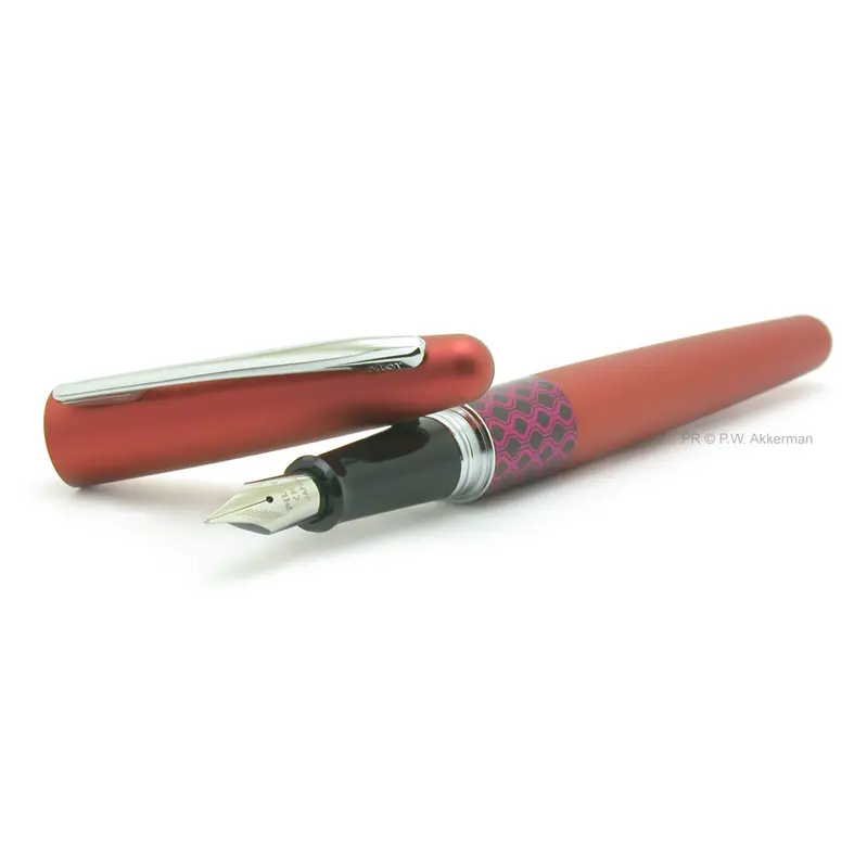 Pilot MR Retro Pop karmijnrood vulpen