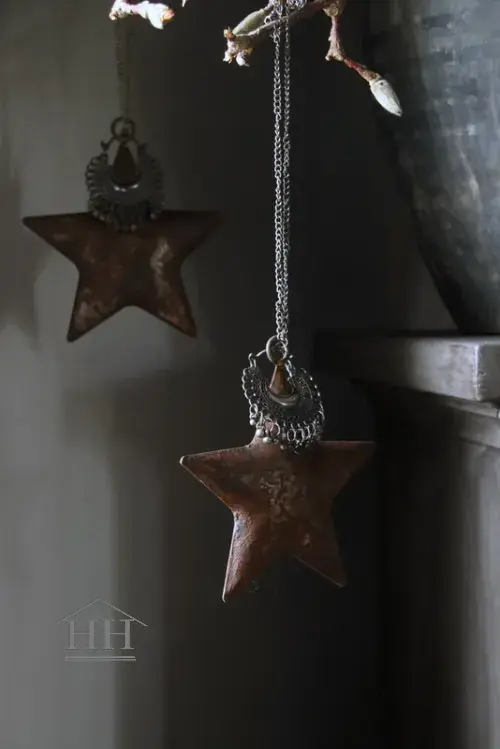 Roestige metalen ster met sieraad - set van 2