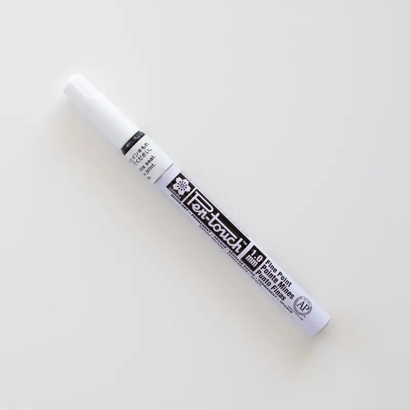 Sakura Pen Touch White Fine