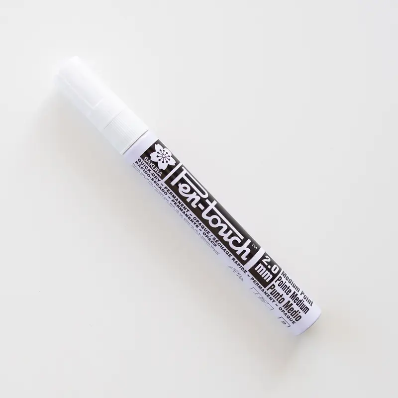 Sakura Pen Touch White Medium