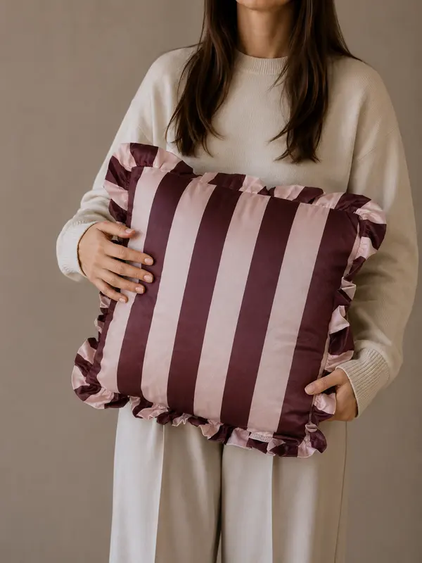 SIERKUSSEN STRIPE | BURGUNDY | 43X43CM