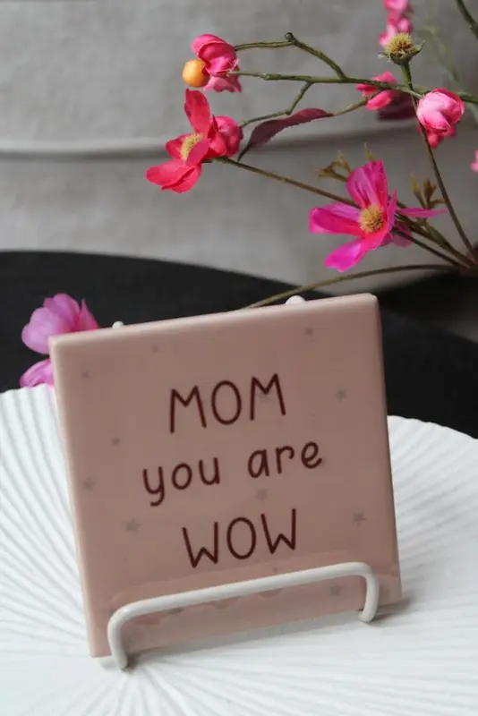 TEGELTJE | MOM